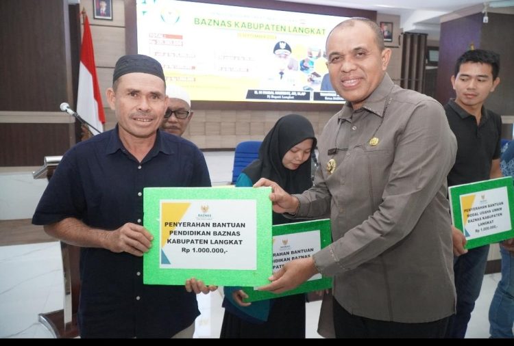Pj Bupati Langkat Salurkan Bantuan Baznas Senilai Rp 221 Juta Untuk Masyarakat