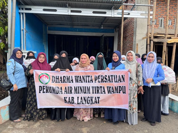 PDAM Tirta Wampu Langkat Berbagi Takjil dan Salurkan Bantuan untuk Pesantren di Stabat