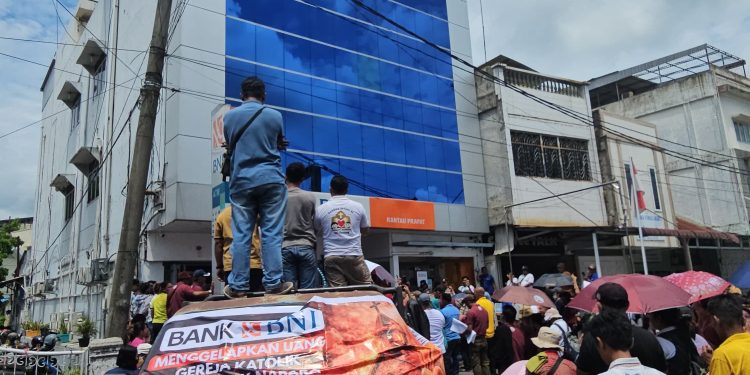 BNI Cabang Rantau Prapat Didemo Tangis Umat Pecah, Dana Rp21 Miliar Masih Tanpa Jejak