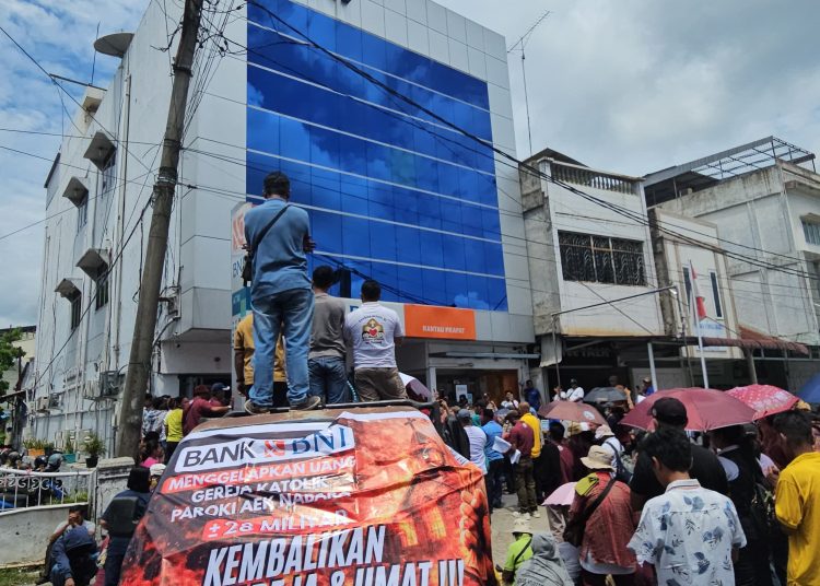 BNI Cabang Rantau Prapat Didemo Tangis Umat Pecah, Dana Rp21 Miliar Masih Tanpa Jejak